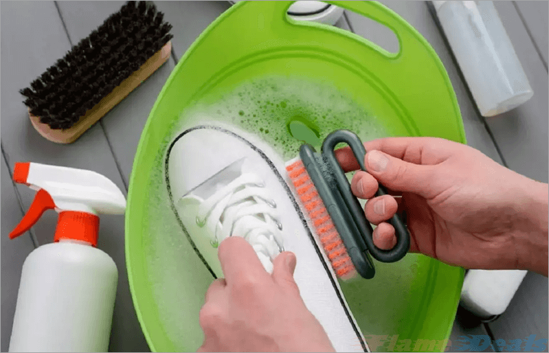 washing-shoes