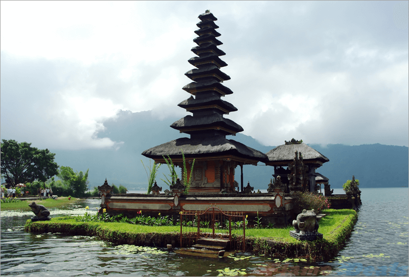 temple-in-bali-indonesia